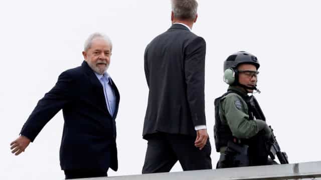 Lula deixa o velório do neto Arthur em São Paulo