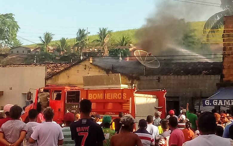 Incêndio no Centro de Joaquim Nabuco-PE, assusta população