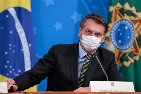 Bolsonaro libera R$ 90 bi a estados, mas quer atenção a PECs do governo