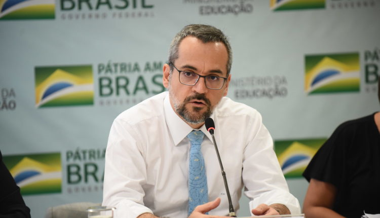 Bolsonaro decide demitir Weintraub; Carlos Nadalim deve sucedê-lo