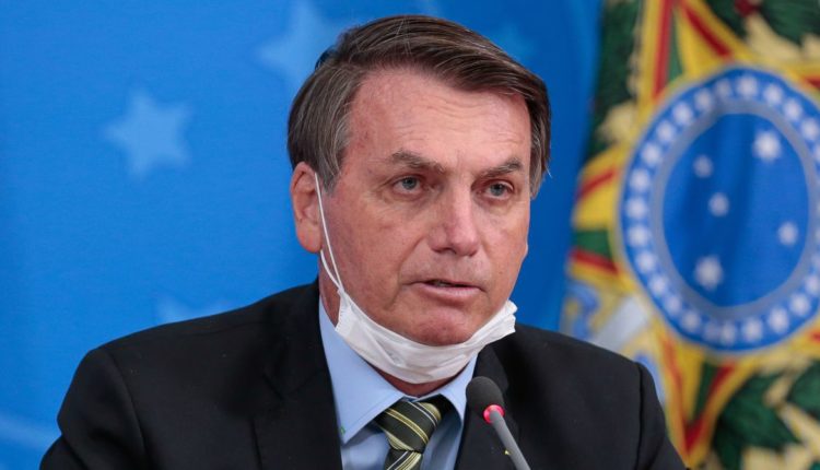 Bolsonaro está com sintomas de covid-19 e aguarda resultado de exames