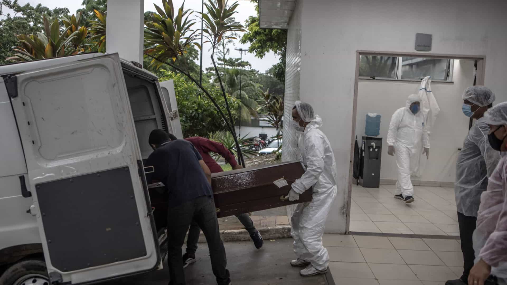 Brasil registra novo recorde diário com 3.869 mortes por covid-19