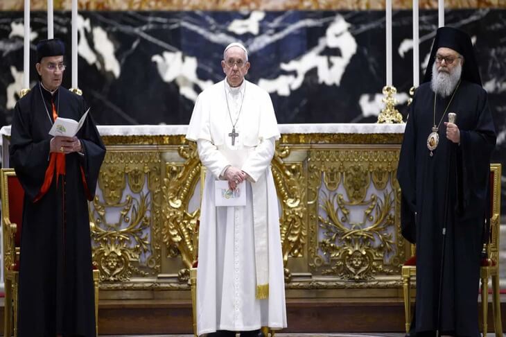 Papa emite documento para limitar missas em latim