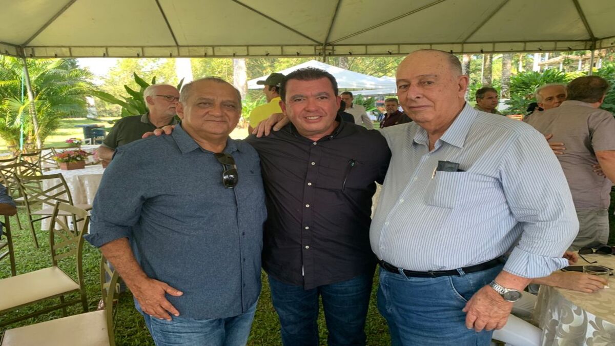 Ex-Prefeito de Palmares prestigia início da moagem da AGROCAN